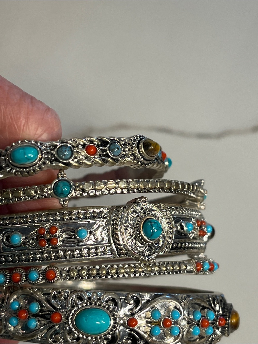 5 SilverTone Turquoise, Coral, Cat’s Eye Accent Bangle Bracelet Set. Faux stones - Picture 8 of 16